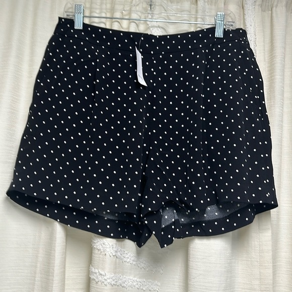 NWT Loft size 8 side zip shorts Black with white pindots - Picture 1 of 2